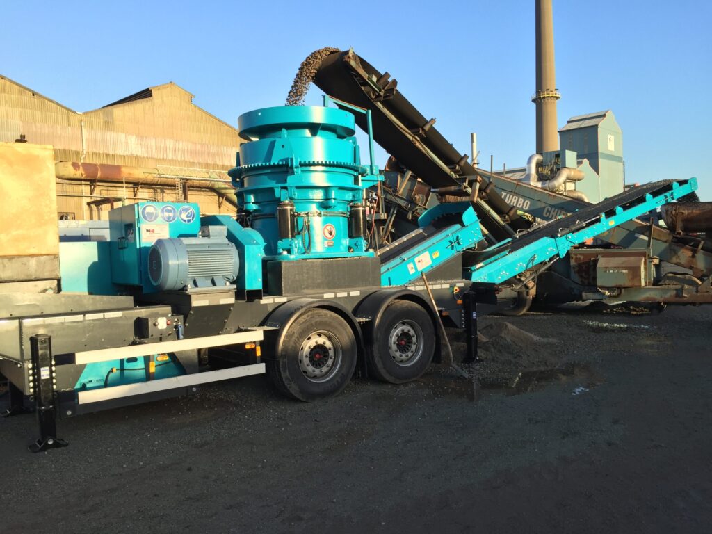 Cone crusher Rematech RC36 in operation.