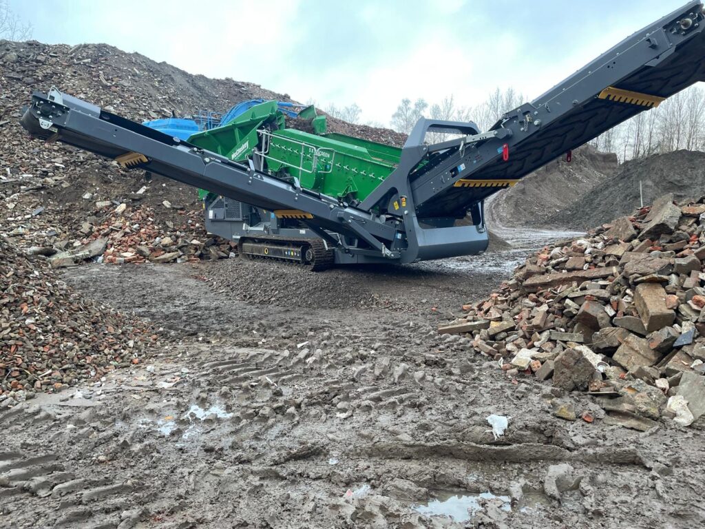 McCloskey R155 in werking.